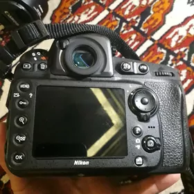 Nikon 810