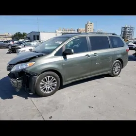 Toyota Sienna 2019