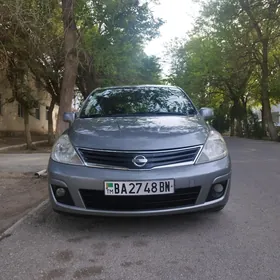 Nissan Versa 2012