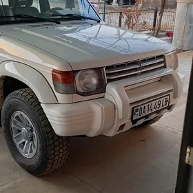 Mitsubishi Pajero 1993