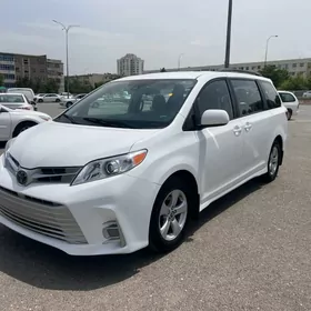 Toyota Sienna 2020