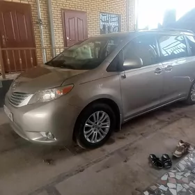 Toyota Sienna 2016