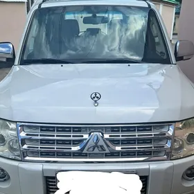 Mitsubishi Pajero 2010