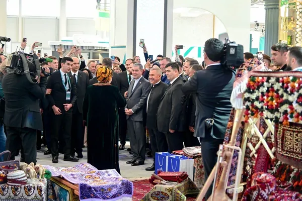 Türkmenistanyň Halk Maslahatynyň Başlygy Russia Halal Expo sergisine baryp gördi