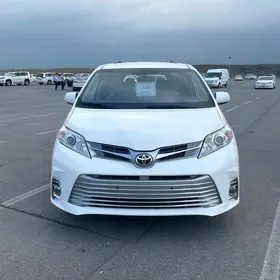 Toyota Sienna 2019