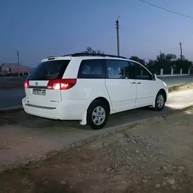 Toyota Sienna 2004