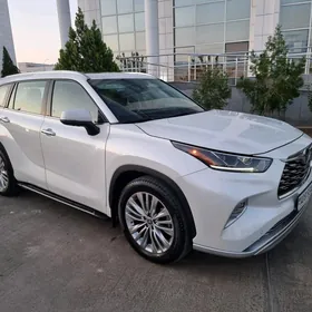 Toyota Highlander 2021