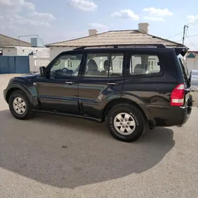 Mitsubishi Pajero 2004