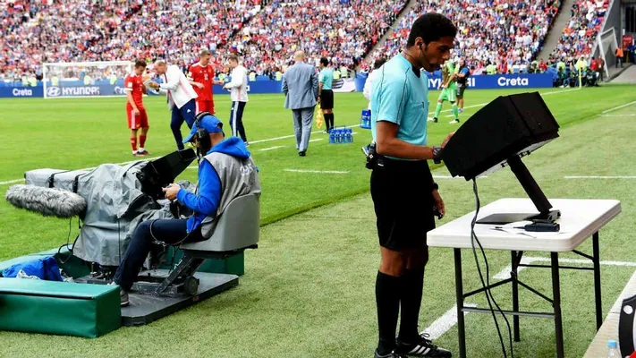FIFA tälimçilere oýnuň dowamynda iki gezek VAR-a ýüz tutmaga rugsat berer