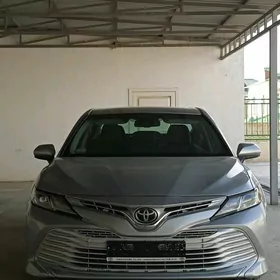 Toyota Camry 2018