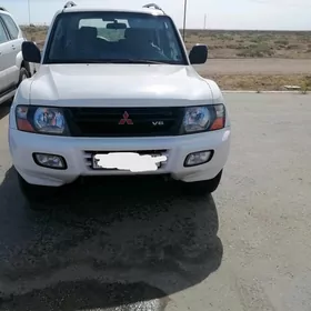 Mitsubishi Pajero 2002