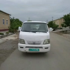 Nissan Urvan 2001