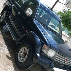 Mitsubishi Pajero 1991