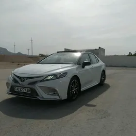 Toyota Camry 2018