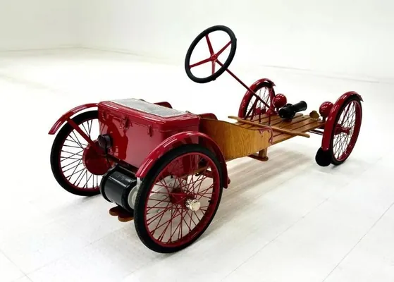  1924-nji ýylda goýberilen Auto Red Bug elektrik awtoulagy auksiona çykaryldy