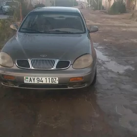 Daewoo Leganza 2000