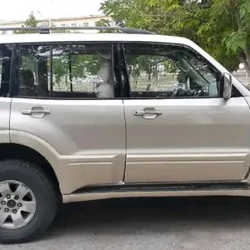 Mitsubishi Pajero 2004