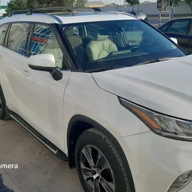 Toyota Highlander 2021