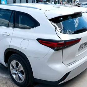 Toyota Highlander 2021