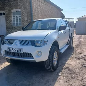 Mitsubishi L200 2010