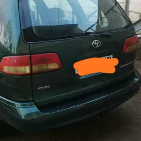 Toyota Sienna 2001