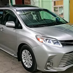 Toyota Sienna 2017