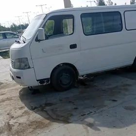 Nissan Urvan 2001