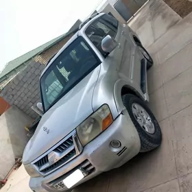 Mitsubishi Pajero 2002