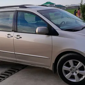 Toyota Sienna 2004