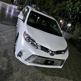 Toyota Sienna 2019