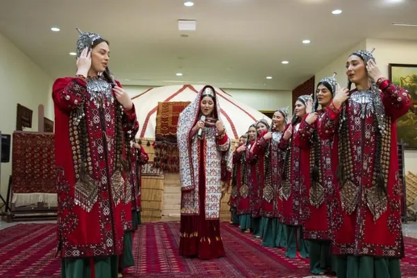В Ашхабаде широко отметили Праздник туркменского ковра
