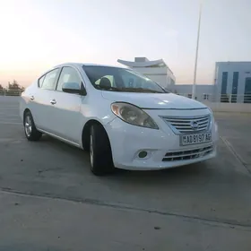 Nissan Versa 2012