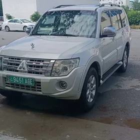 Mitsubishi Pajero 2013