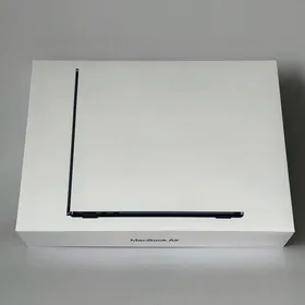 MacBook 2024 M3 8GB/512GB