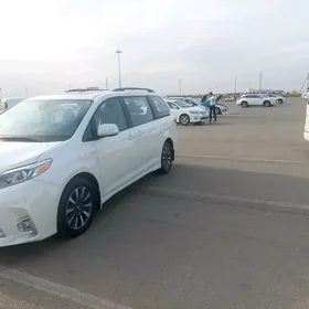 Toyota Sienna 2018