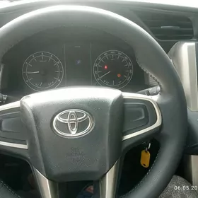 Toyota Innova 2019