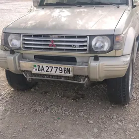 Mitsubishi Pajero 1993