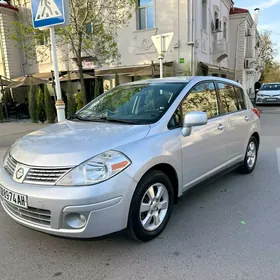 Nissan Versa 2012