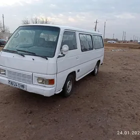Nissan Urvan 1990