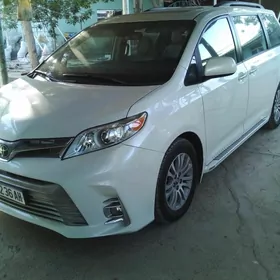 Toyota Sienna 2019