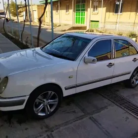 Mercedes-Benz E320 1999