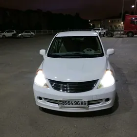 Nissan Tiida 2010