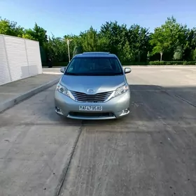 Toyota Sienna 2015