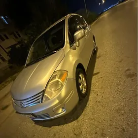 Nissan Versa 2012