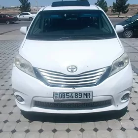 Toyota Sienna 2011