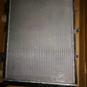 радиатор Мерседес W210, V-320