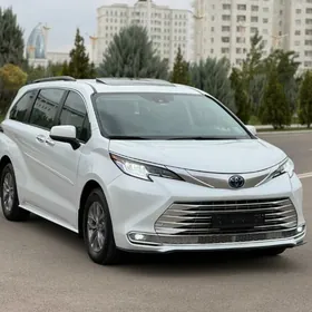 Toyota Sienna 2021