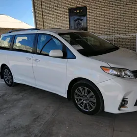 Toyota Sienna 2019