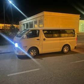 Toyota Hiace 2016