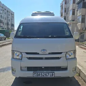 Toyota Hiace 2017